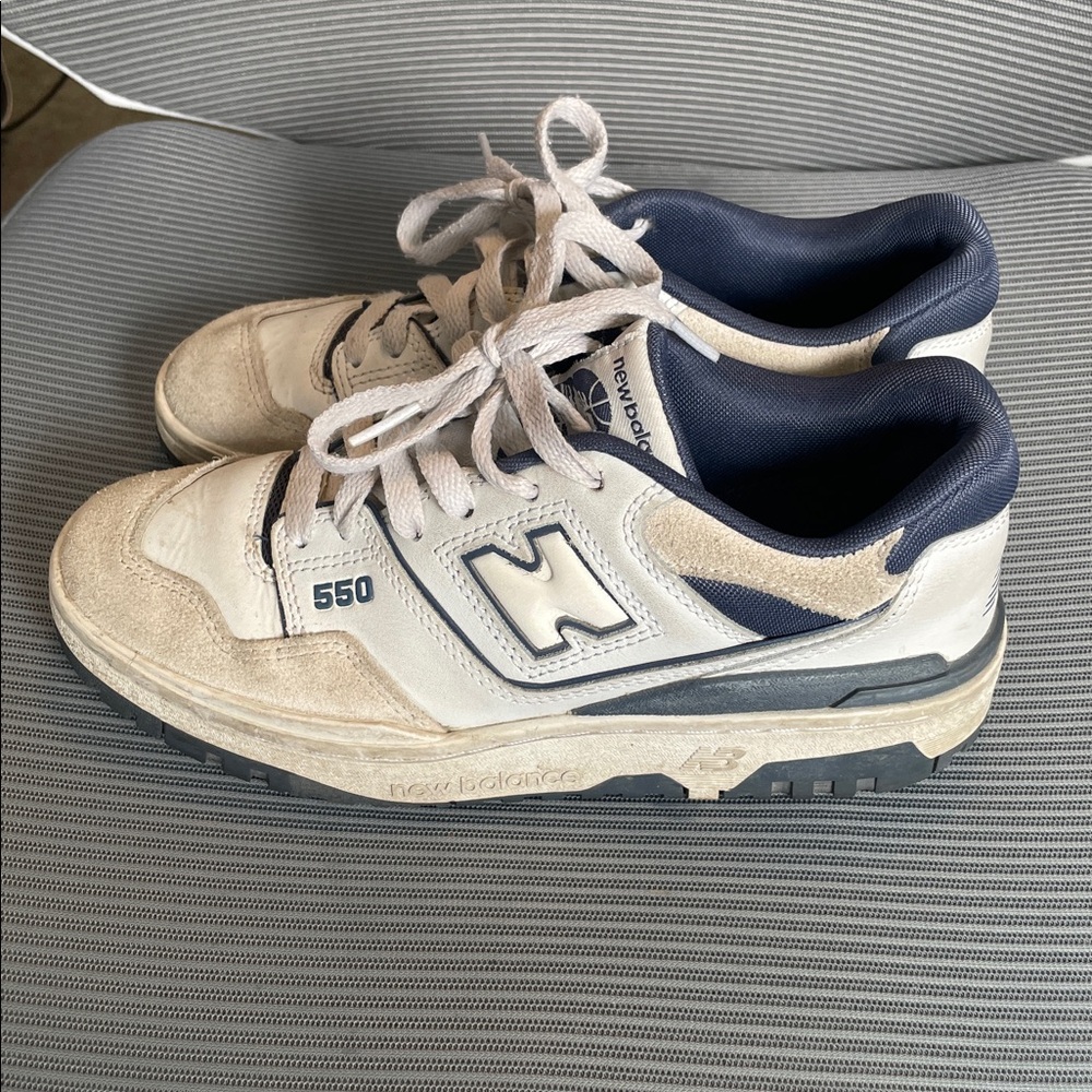VGC New Balance 550 Navy / White Sneakers - Size 4.5
